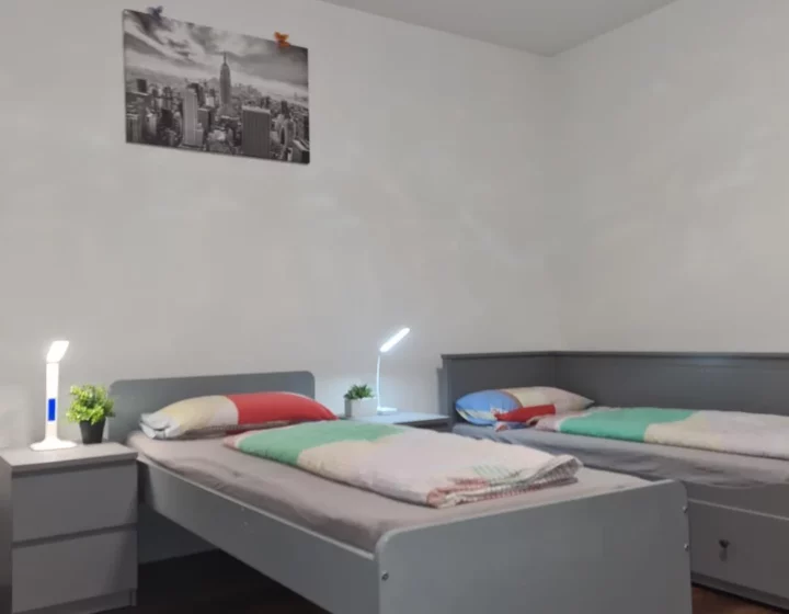 Einzelbetten mit Nachttischen – Apartment 5 in Bochum
